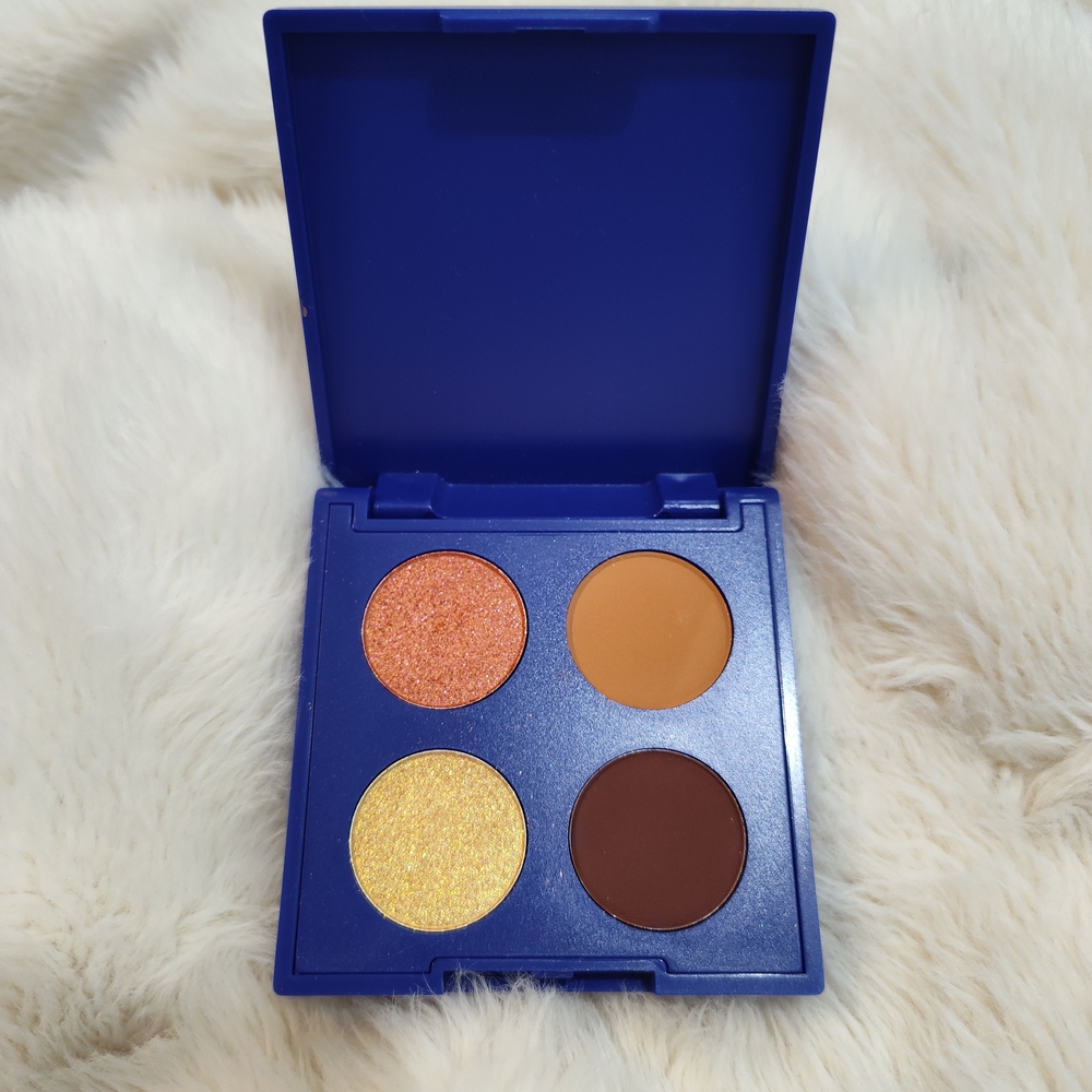 Tresluce Beauty Vibrant Eyeshadow Palette with Shimmering Gold and Warm Brown